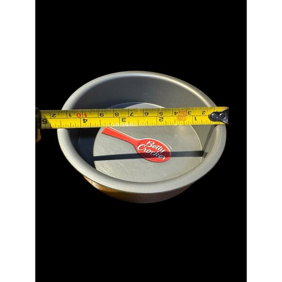 3-Piece Bakeware Set: Heart Round & Loaf Cake Pan. 2 tins 1 plastic . Baking - Picture 7 of 12